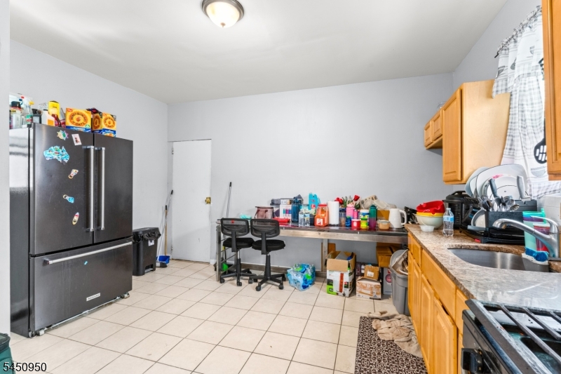 81 Schley St