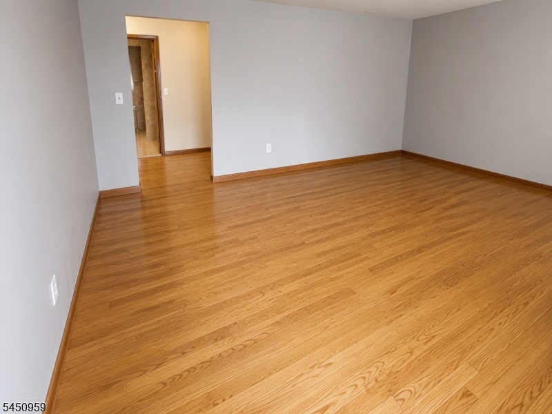 16 Jackson Avenue