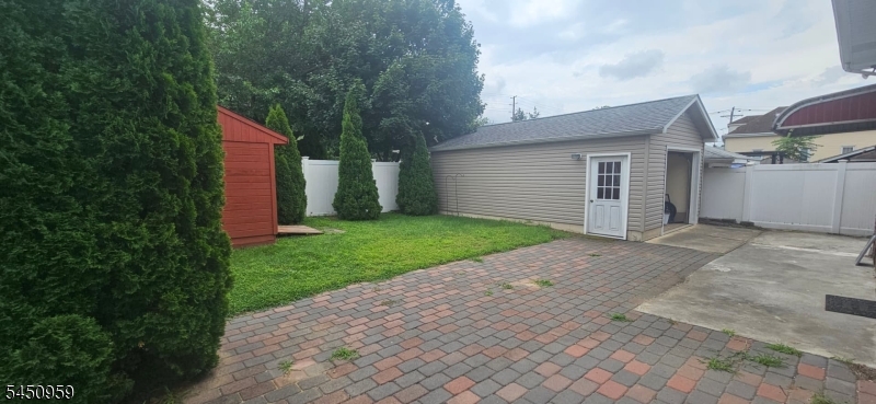 16 Jackson Avenue