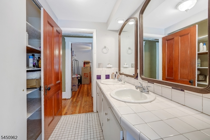 39 Clinton Rd