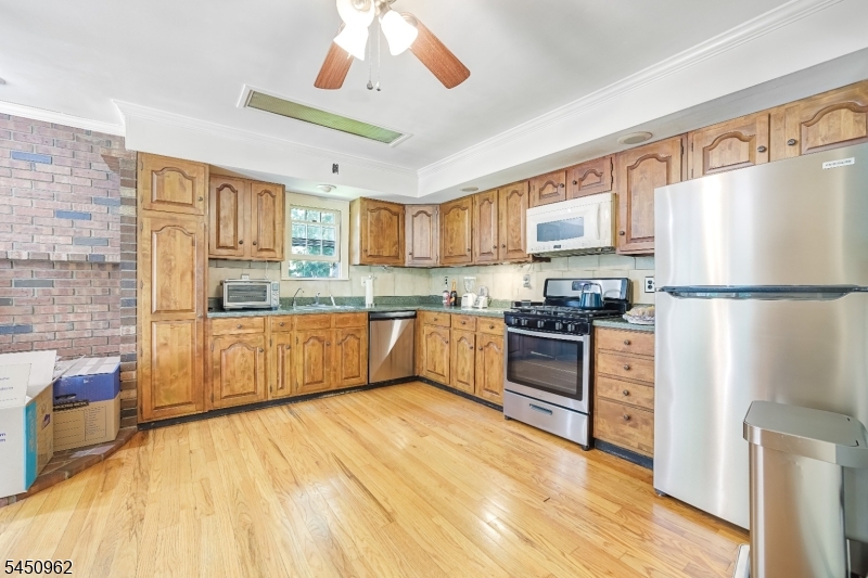 39 Clinton Rd