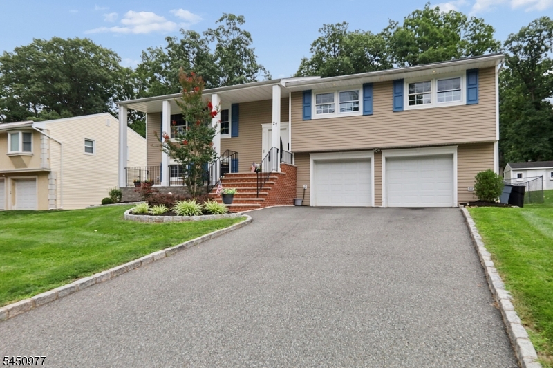 27 Colonial Woods Drive
