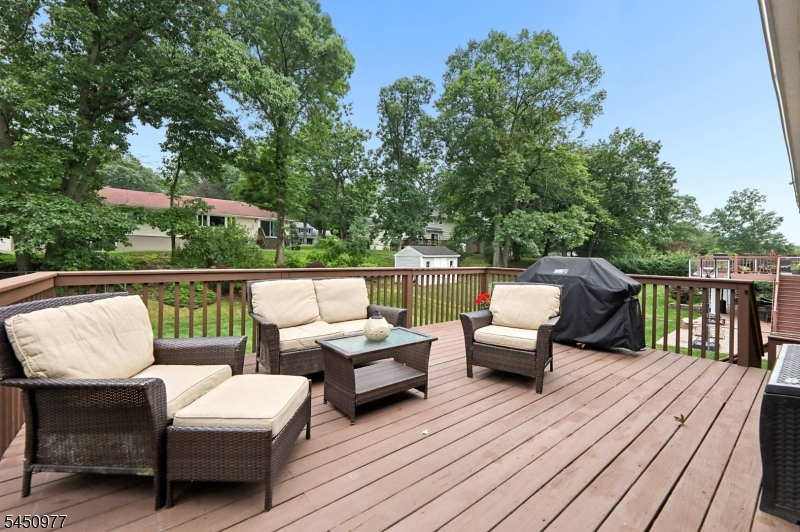 27 Colonial Woods Drive