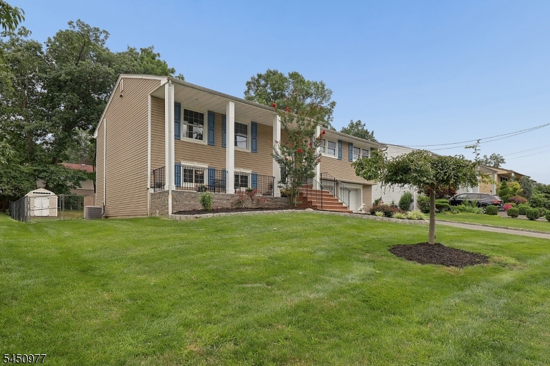 27 Colonial Woods Drive