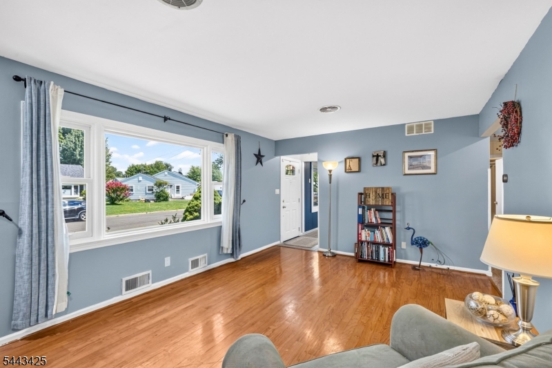 29 Lynn Ave