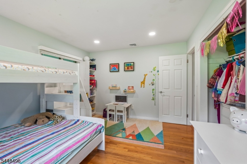31 Surrey Dr