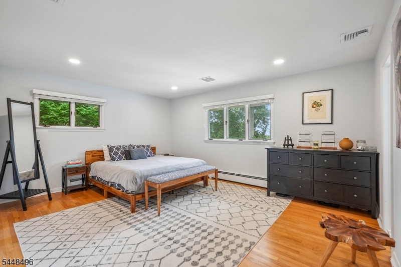 31 Surrey Dr