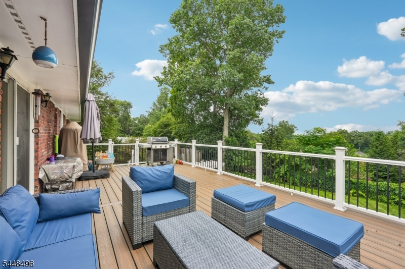 31 Surrey Dr