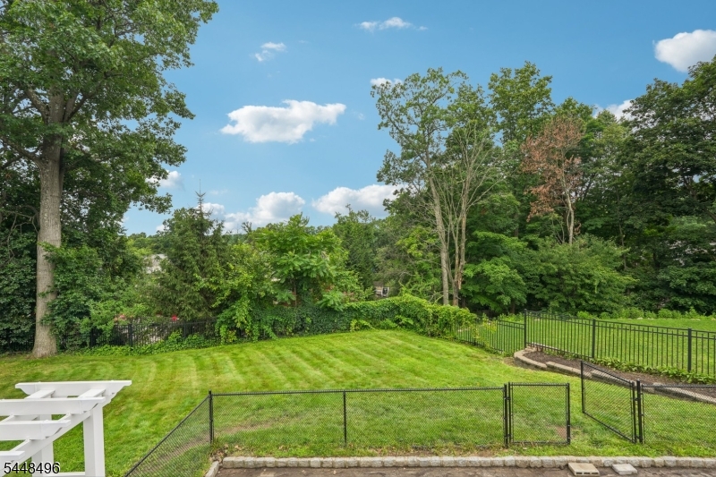 31 Surrey Dr