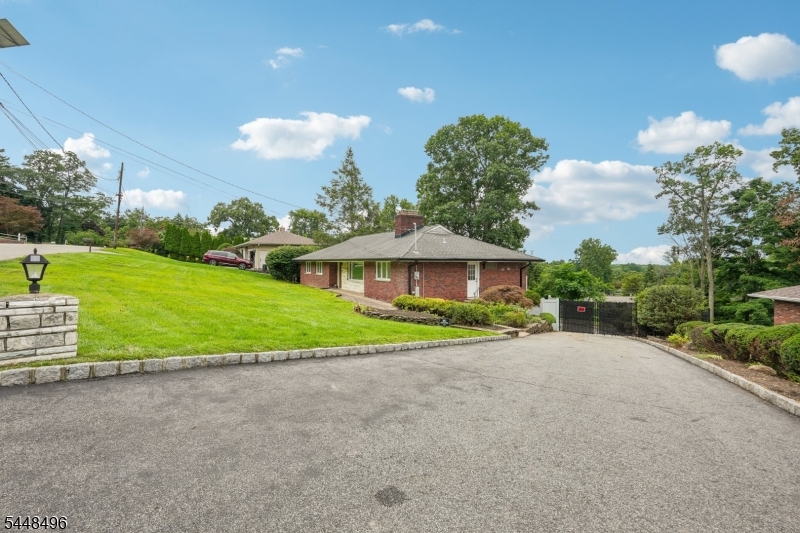 31 Surrey Dr
