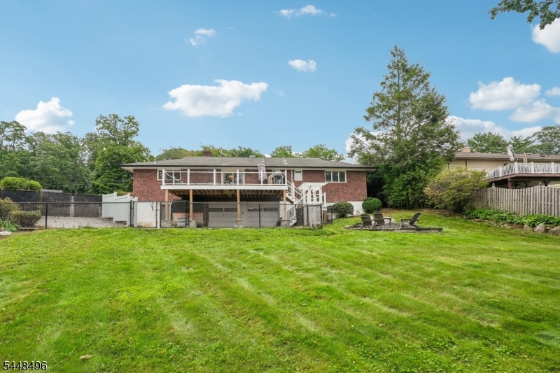 31 Surrey Dr