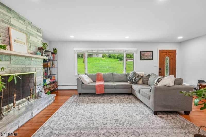 31 Surrey Dr