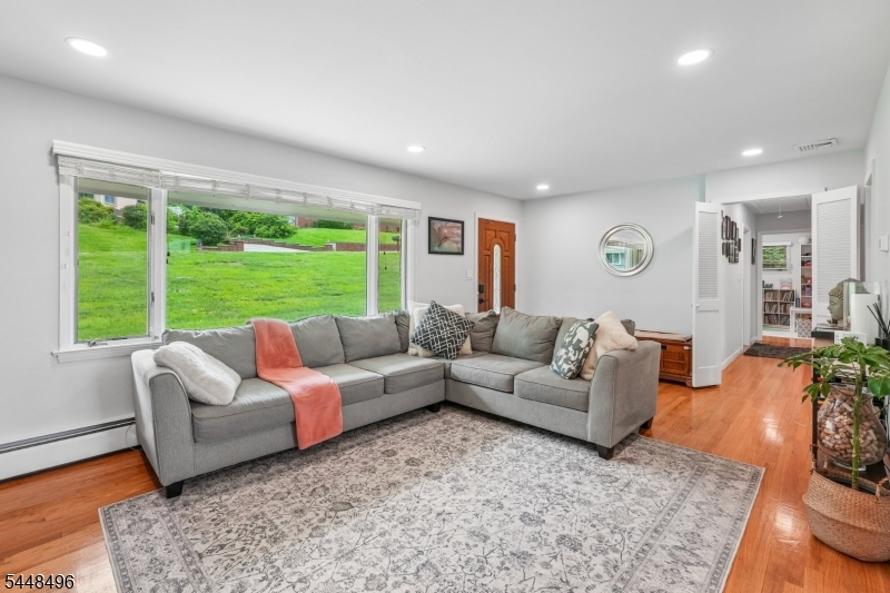 31 Surrey Dr