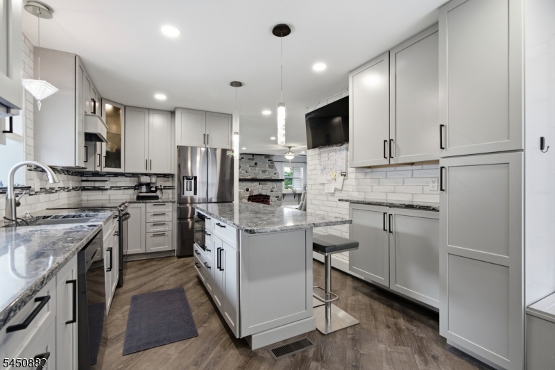 14 Alpine Dr