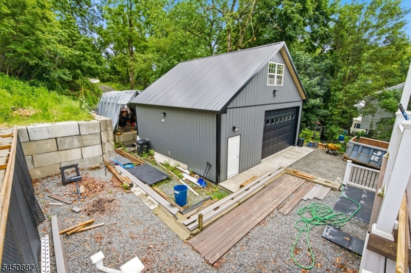 14 Alpine Dr