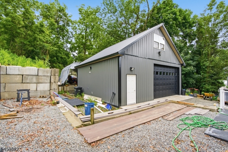 14 Alpine Dr