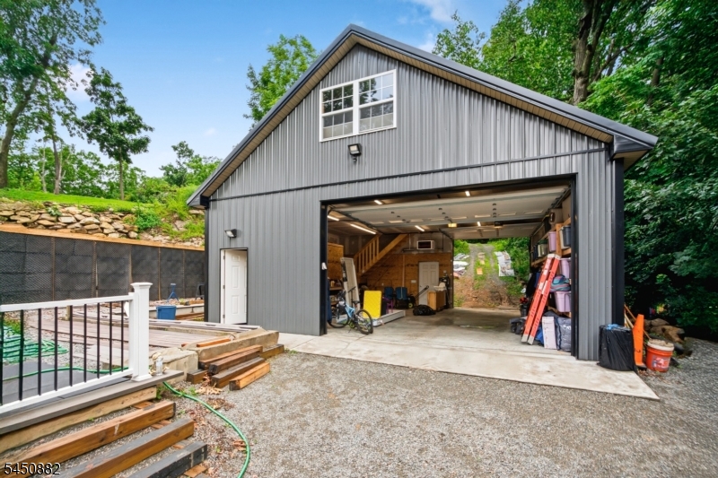 14 Alpine Dr