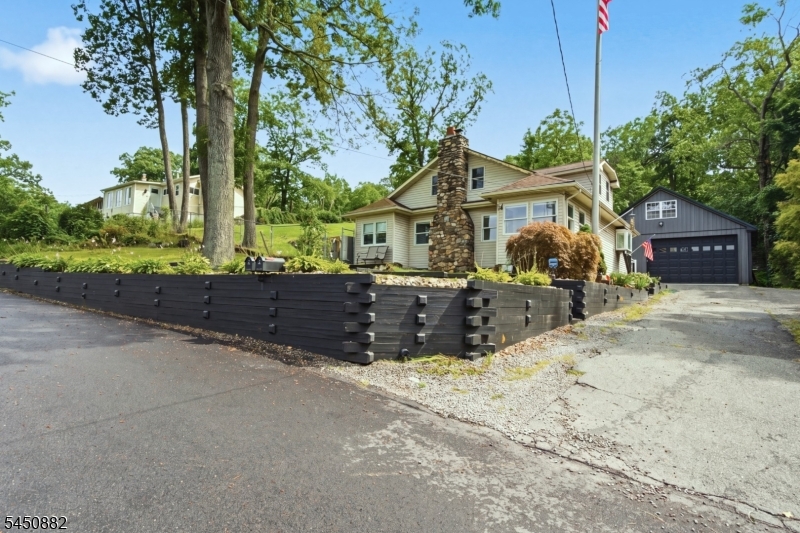 14 Alpine Dr