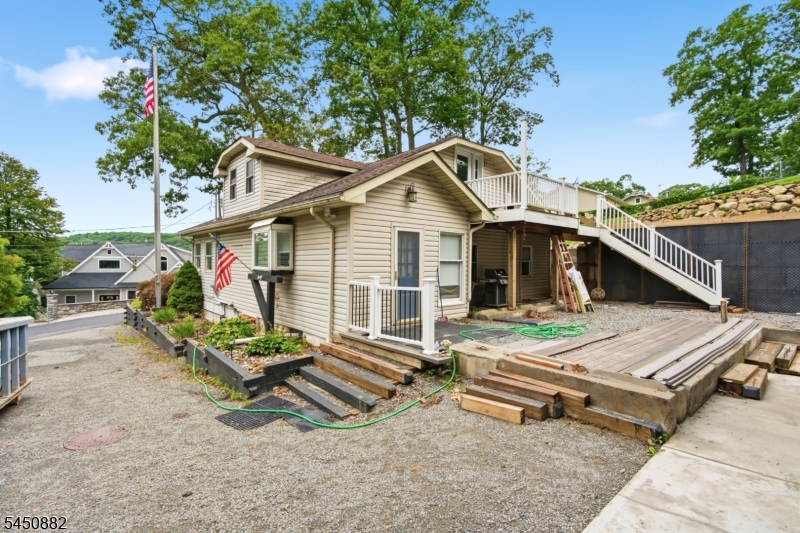 14 Alpine Dr