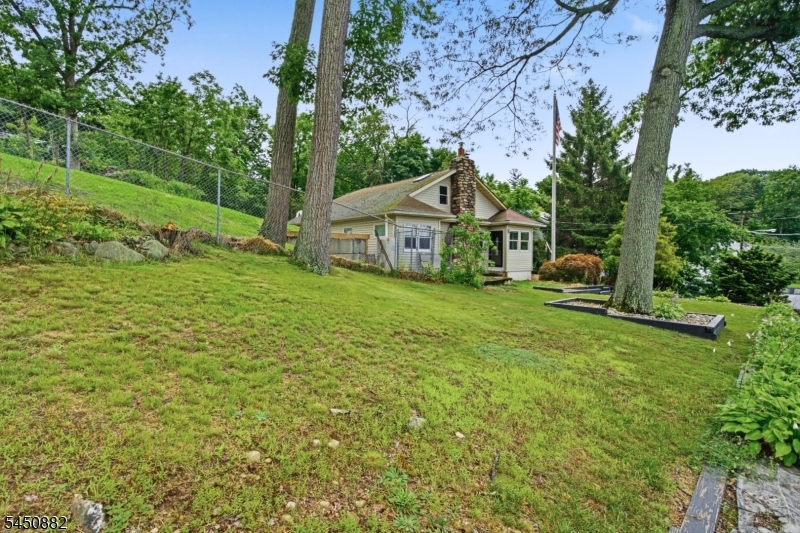 14 Alpine Dr