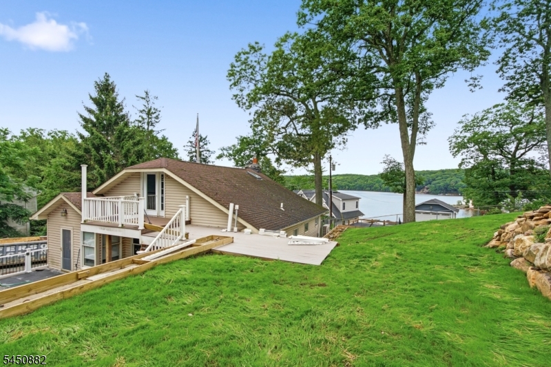 14 Alpine Dr