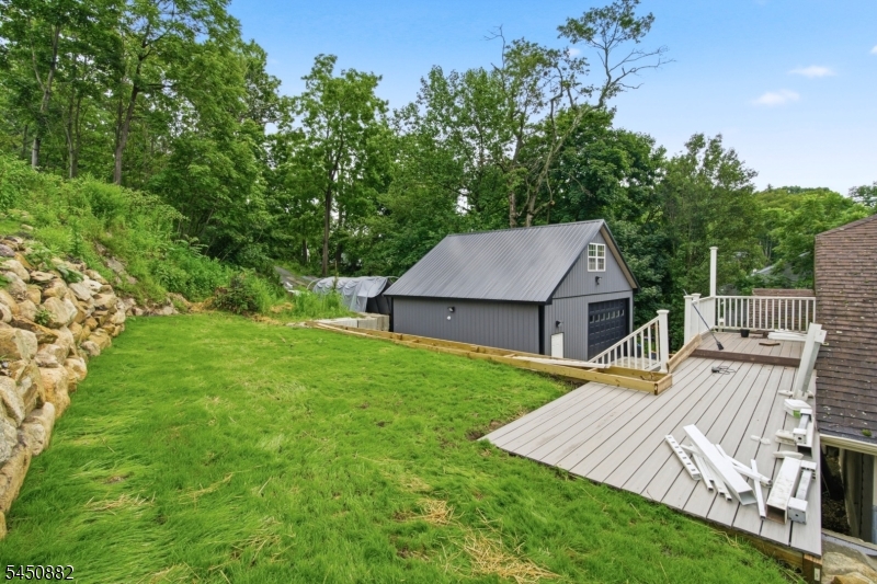 14 Alpine Dr