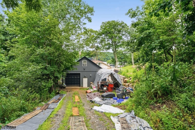 14 Alpine Dr