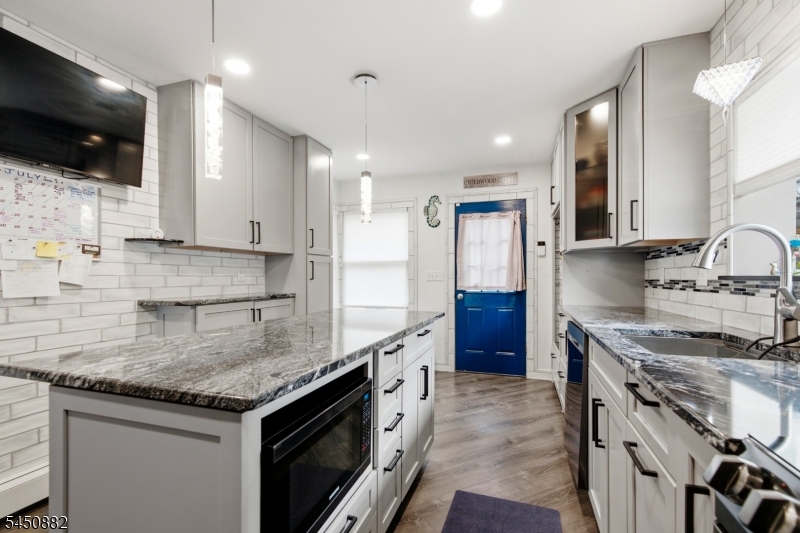 14 Alpine Dr
