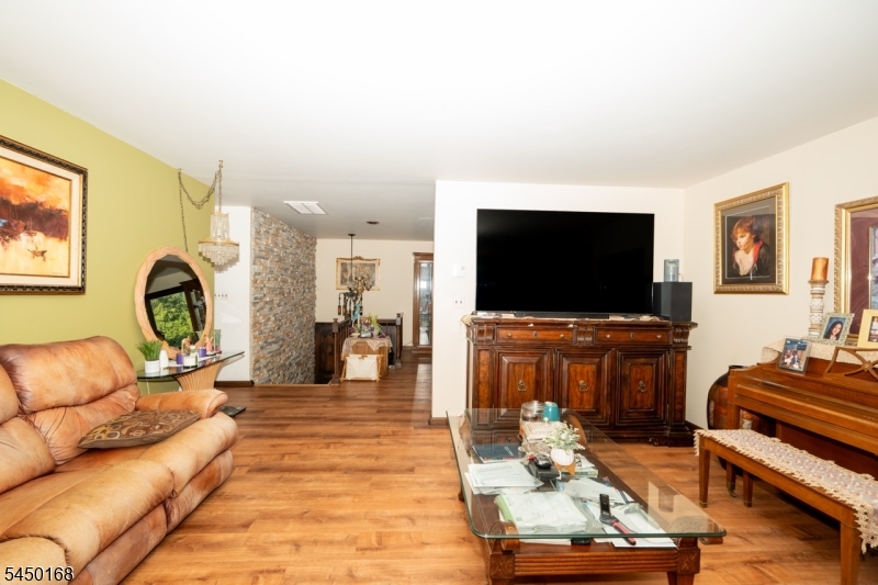 121 Doremus Rd