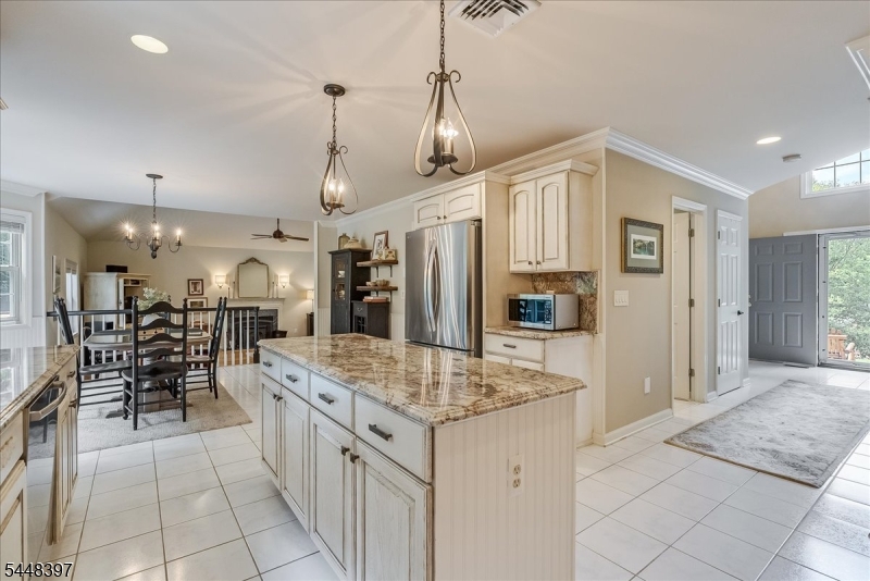 14 Fieldstone Trl
