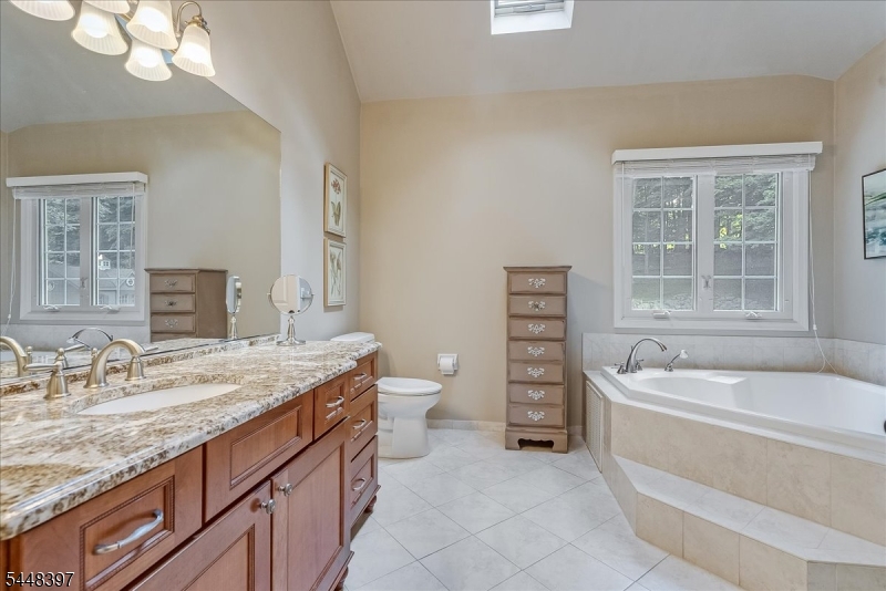 14 Fieldstone Trl