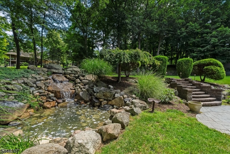 14 Fieldstone Trl