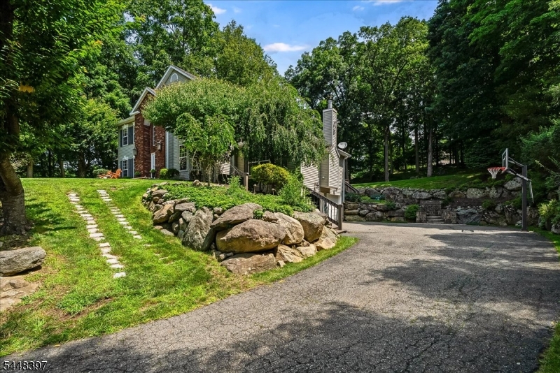14 Fieldstone Trl