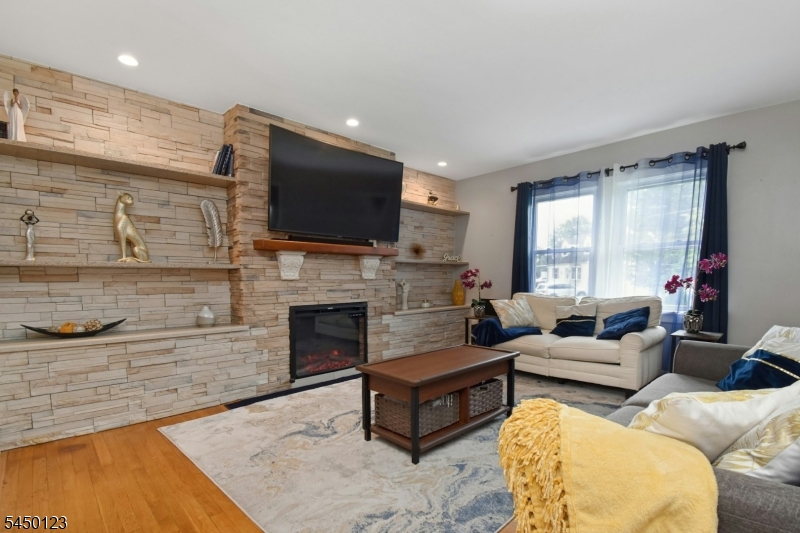 631 Concord Cir