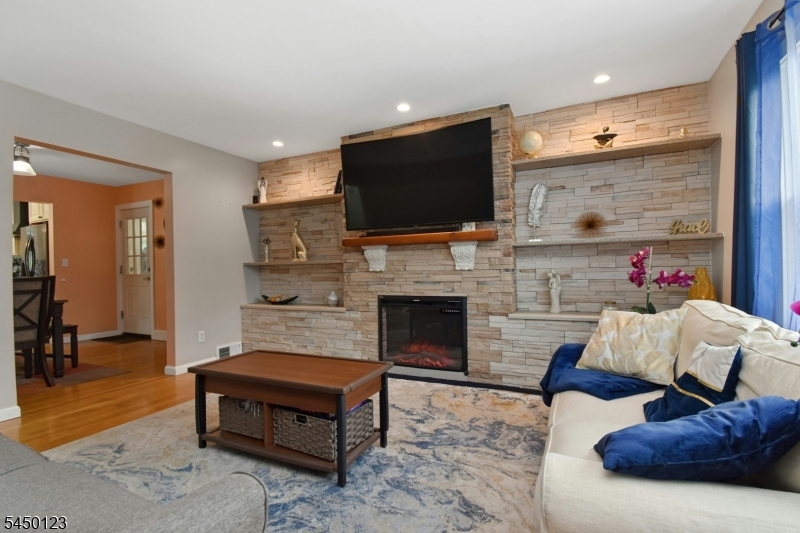 631 Concord Cir