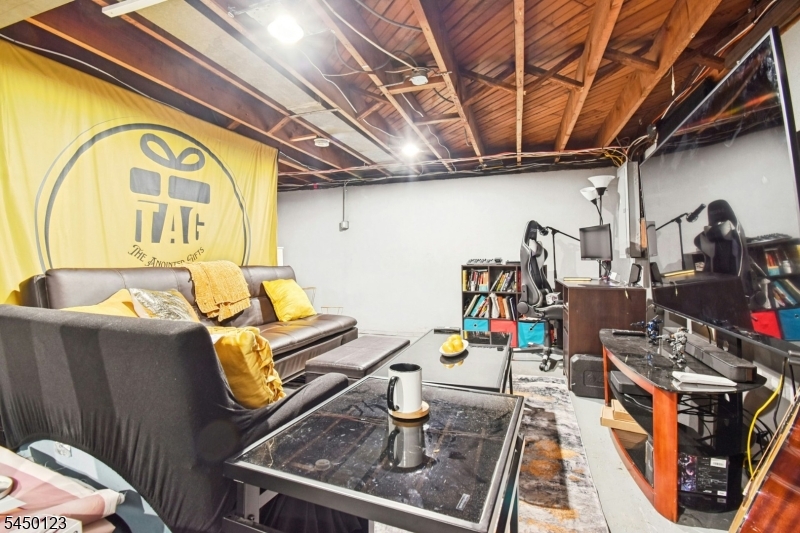 631 Concord Cir