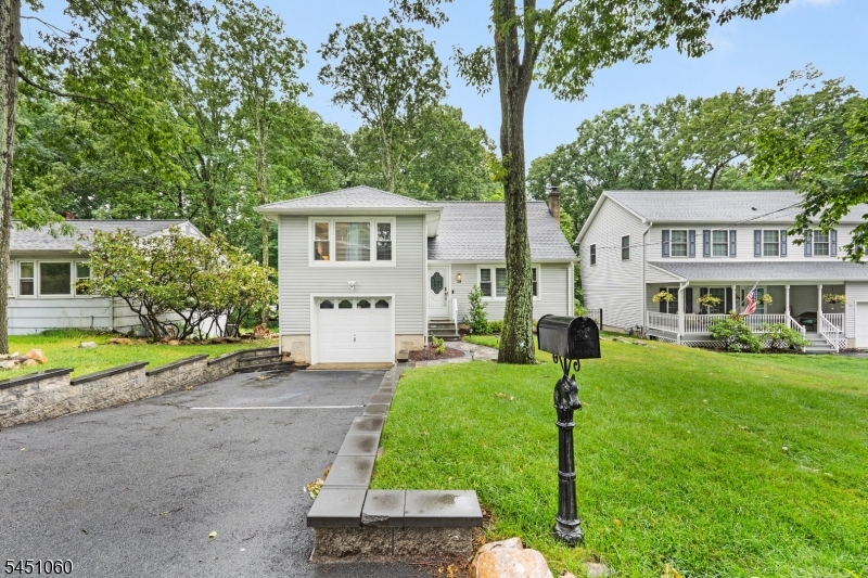 38 Seneca Ave