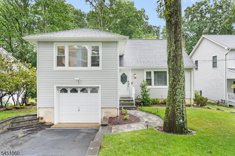 38 Seneca Ave