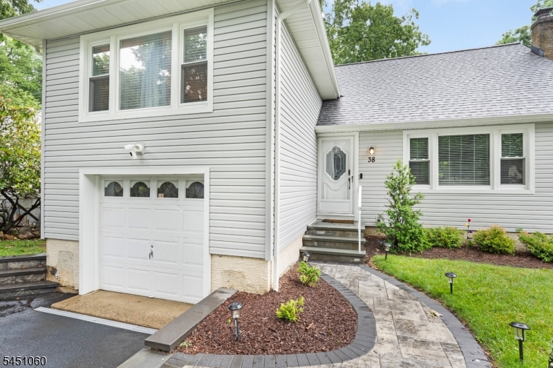38 Seneca Ave