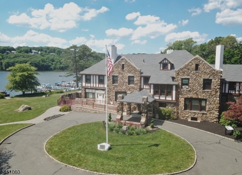 38 Seneca Ave