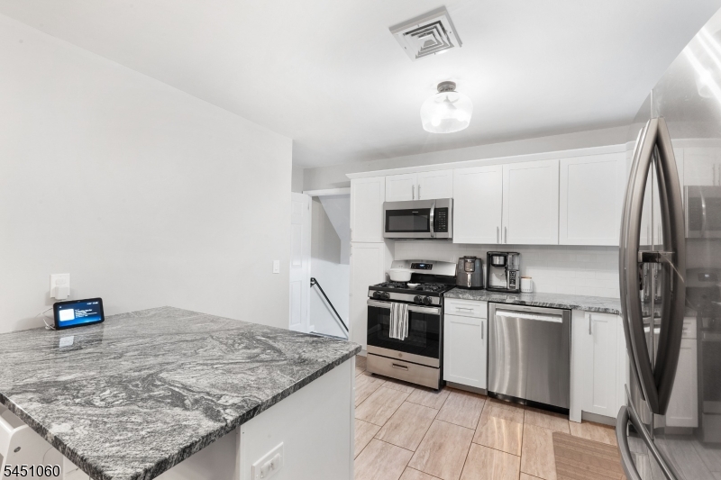 38 Seneca Ave