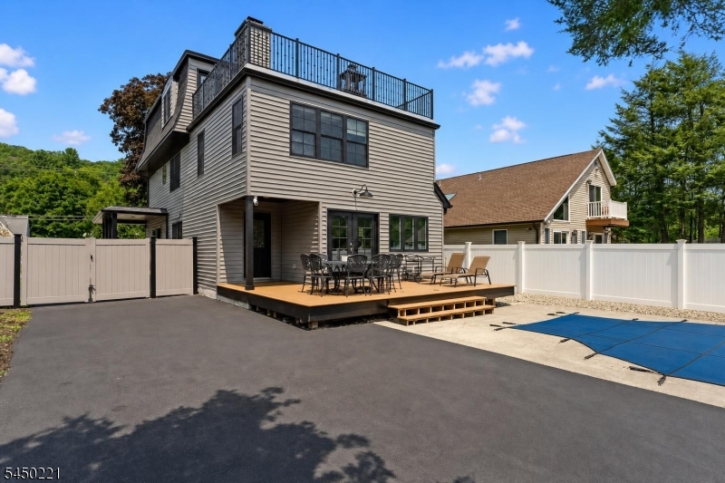 1074 Colfax Ave