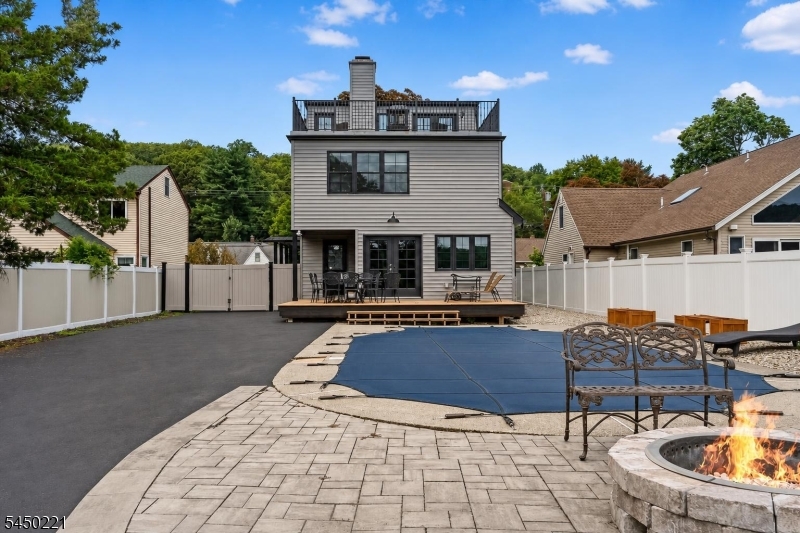 1074 Colfax Ave