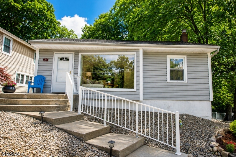 23 ALGONQUIN AVENUE