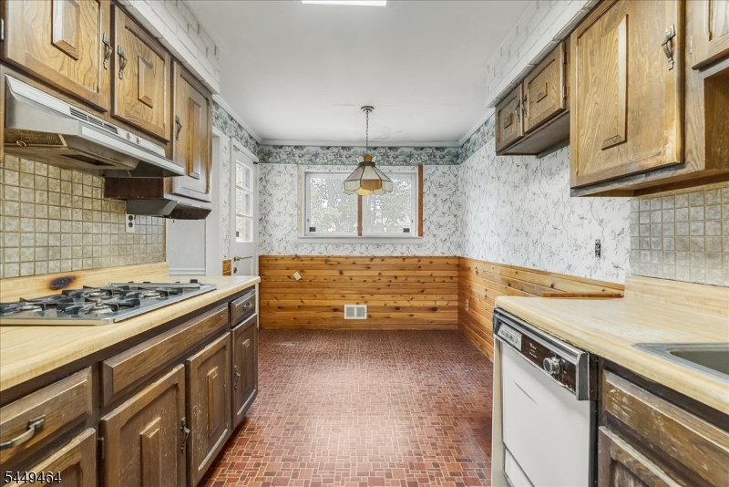 125 Clover Hill Dr
