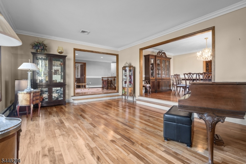 8 Cracco Ln