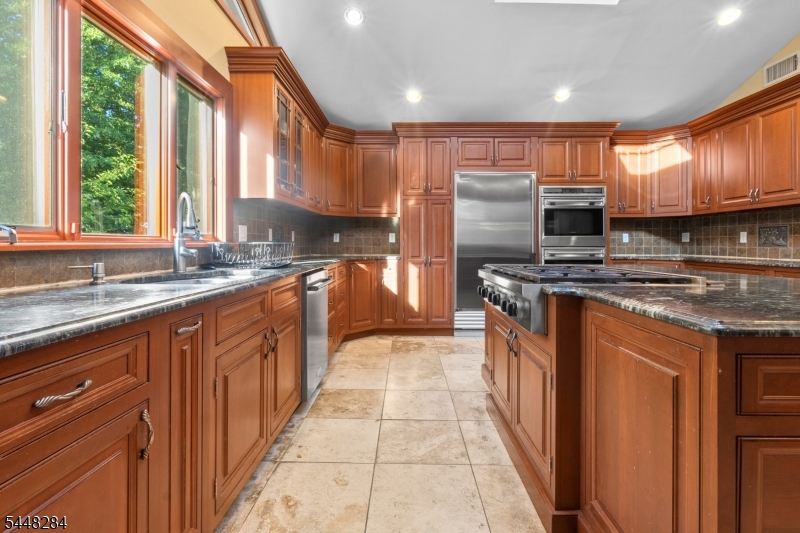 8 Cracco Ln