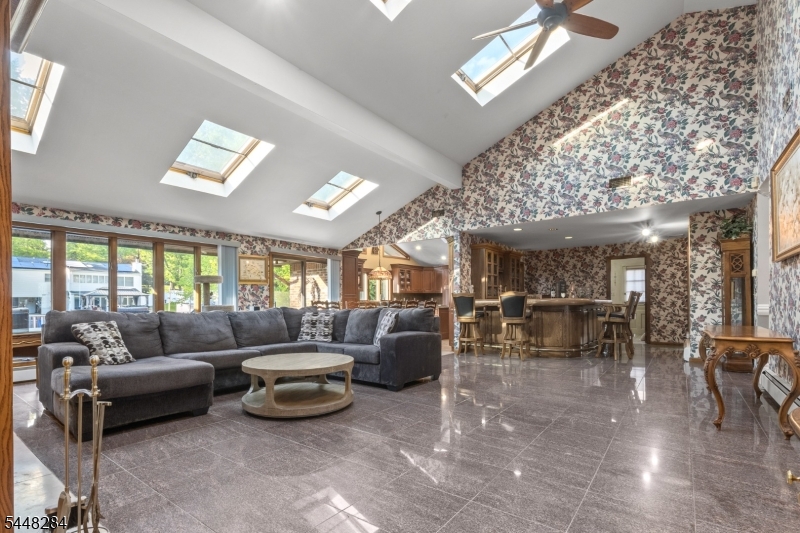 8 Cracco Ln