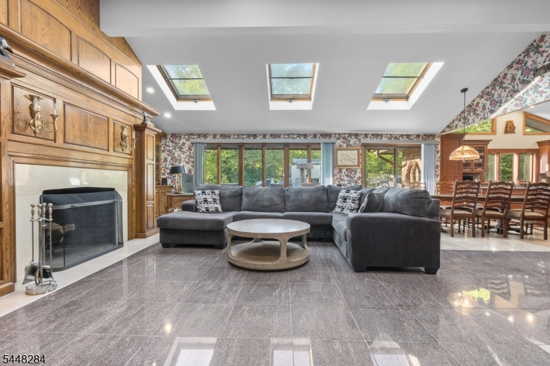 8 Cracco Ln