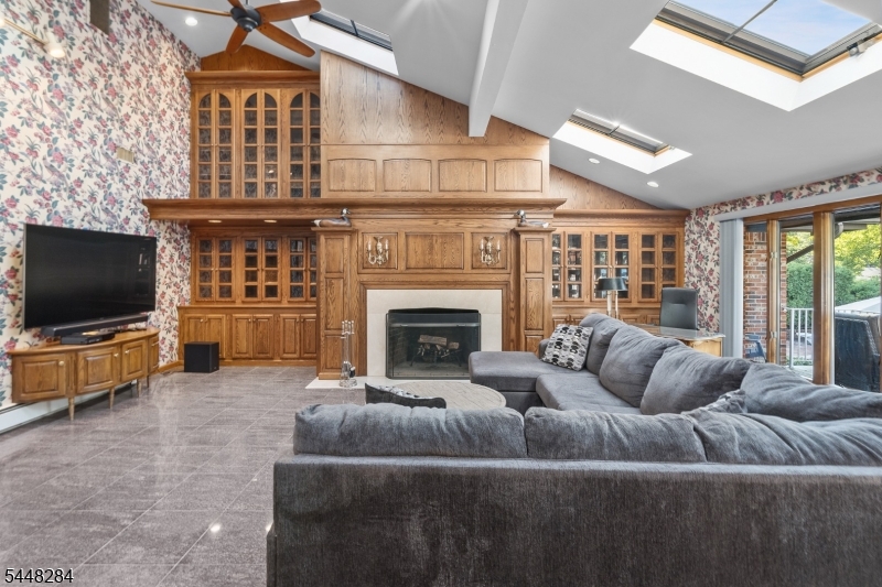 8 Cracco Ln